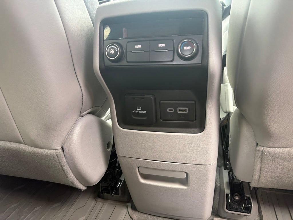 Used 2023 GMC Acadia SLT FWD image 22