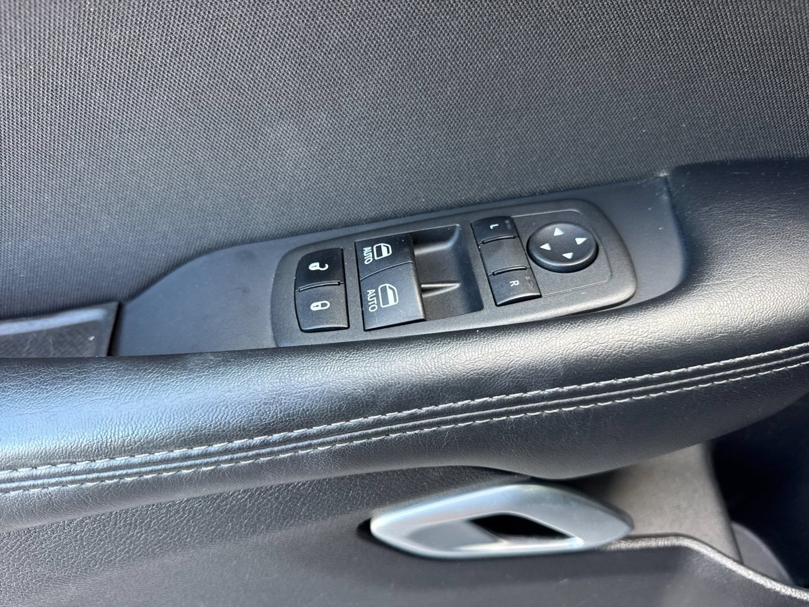 Used 2022 Dodge Challenger SXT RWD image 11