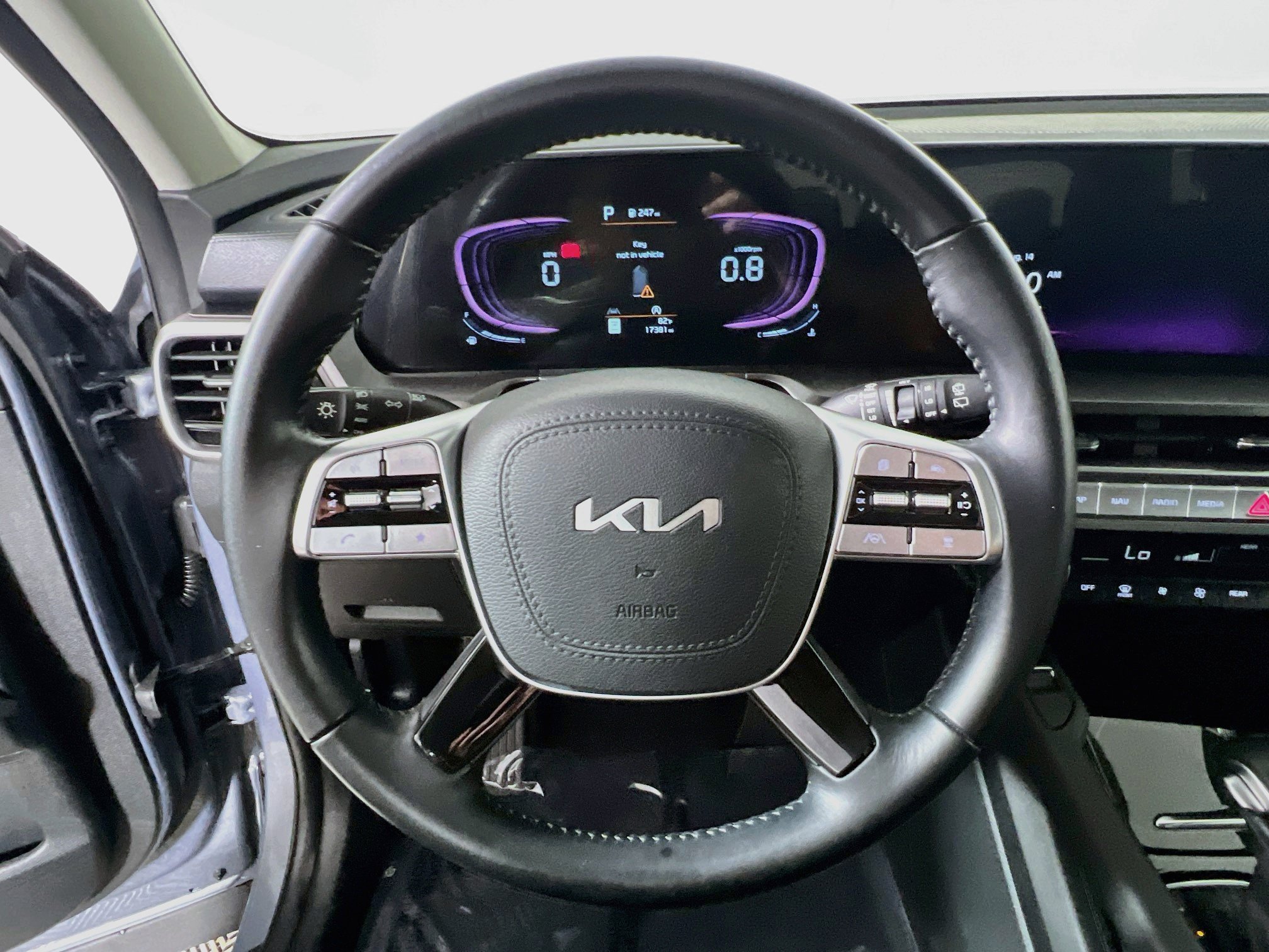 Used 2025 Kia Telluride S FWD image 18