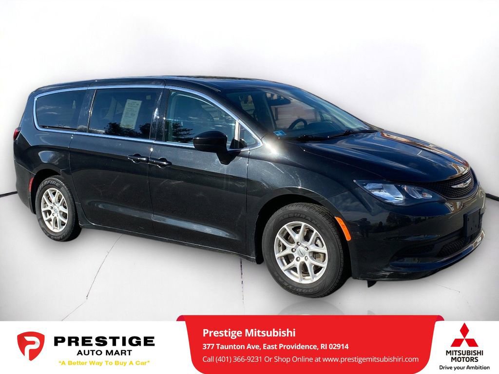 Used 2022 Chrysler Voyager LX image 1