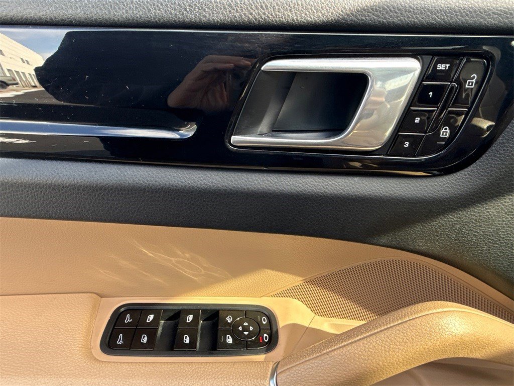 Used 2019 Porsche Cayenne image 20