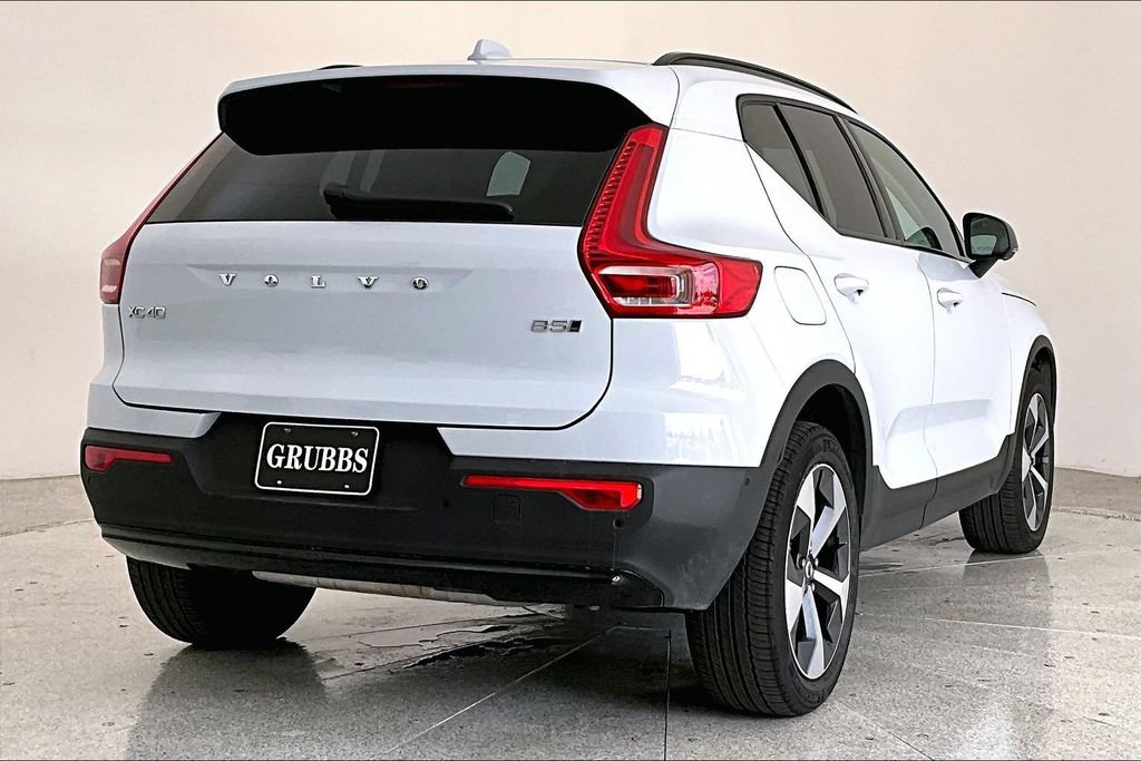 Used 2026 Volvo XC40 B5 Plus AWD/4WD image 2