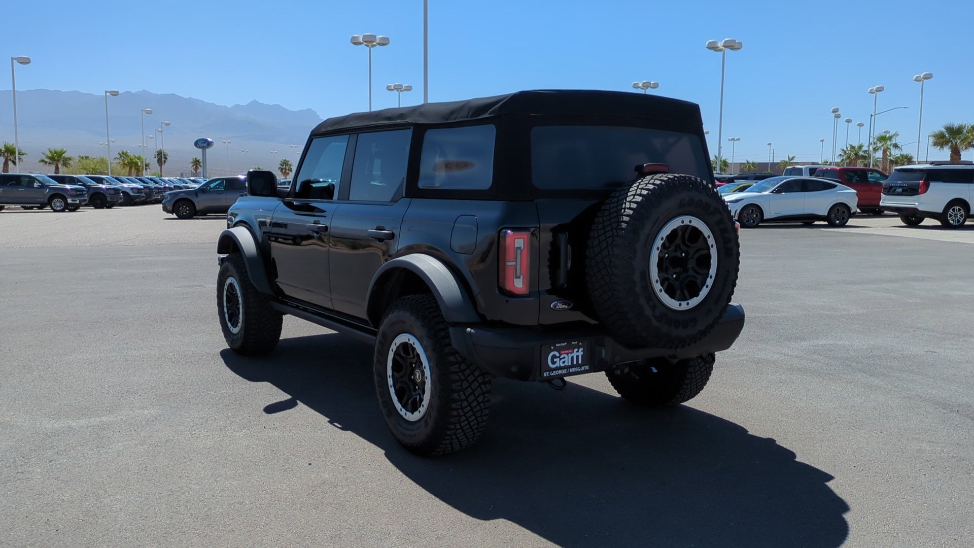 Used 2023 Ford Bronco Badlands image 5