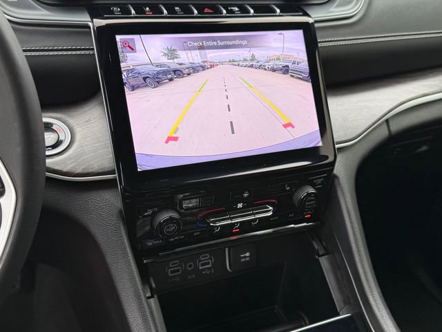 Used 2024 Jeep Grand Cherokee Limited w/ Black Appearance Package AWD/4WD image 20