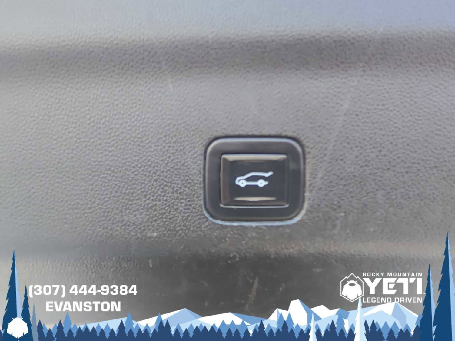 Used 2021 Chevrolet Suburban LT w/ LT Signature Package image 15