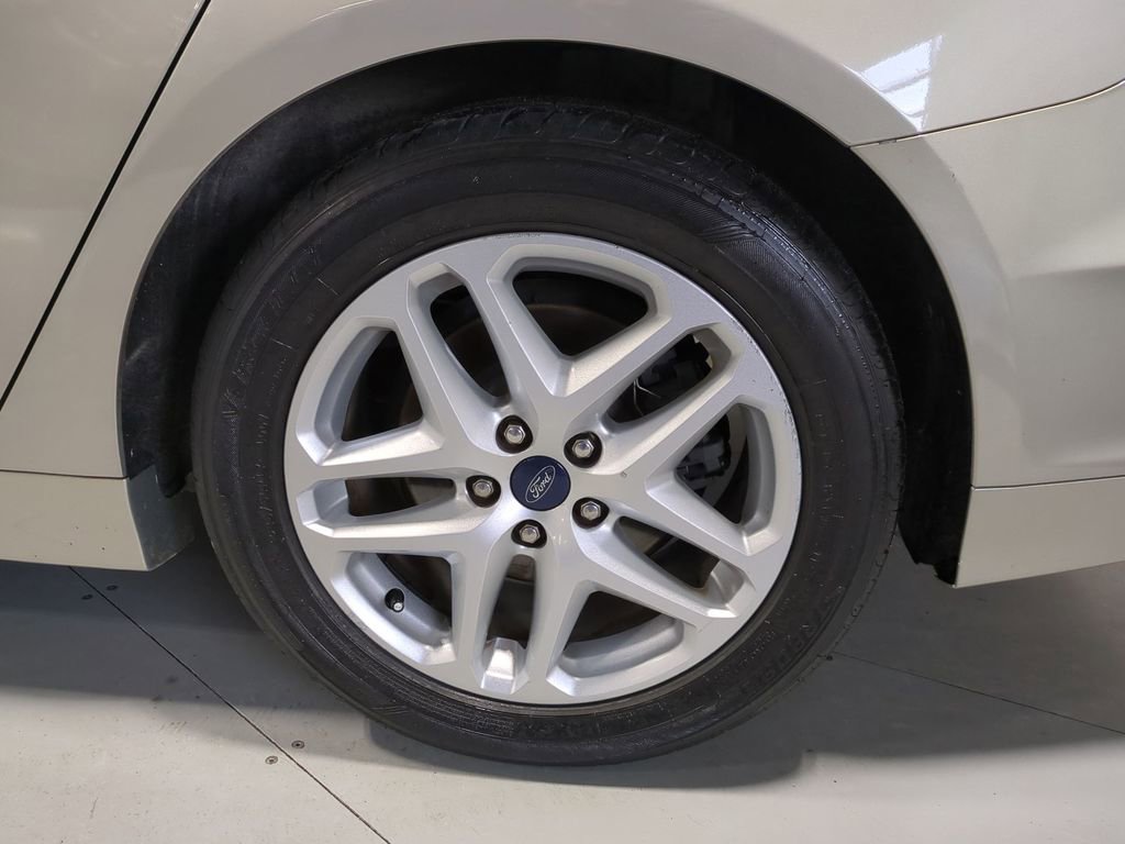 Used 2015 Ford Fusion SE image 17