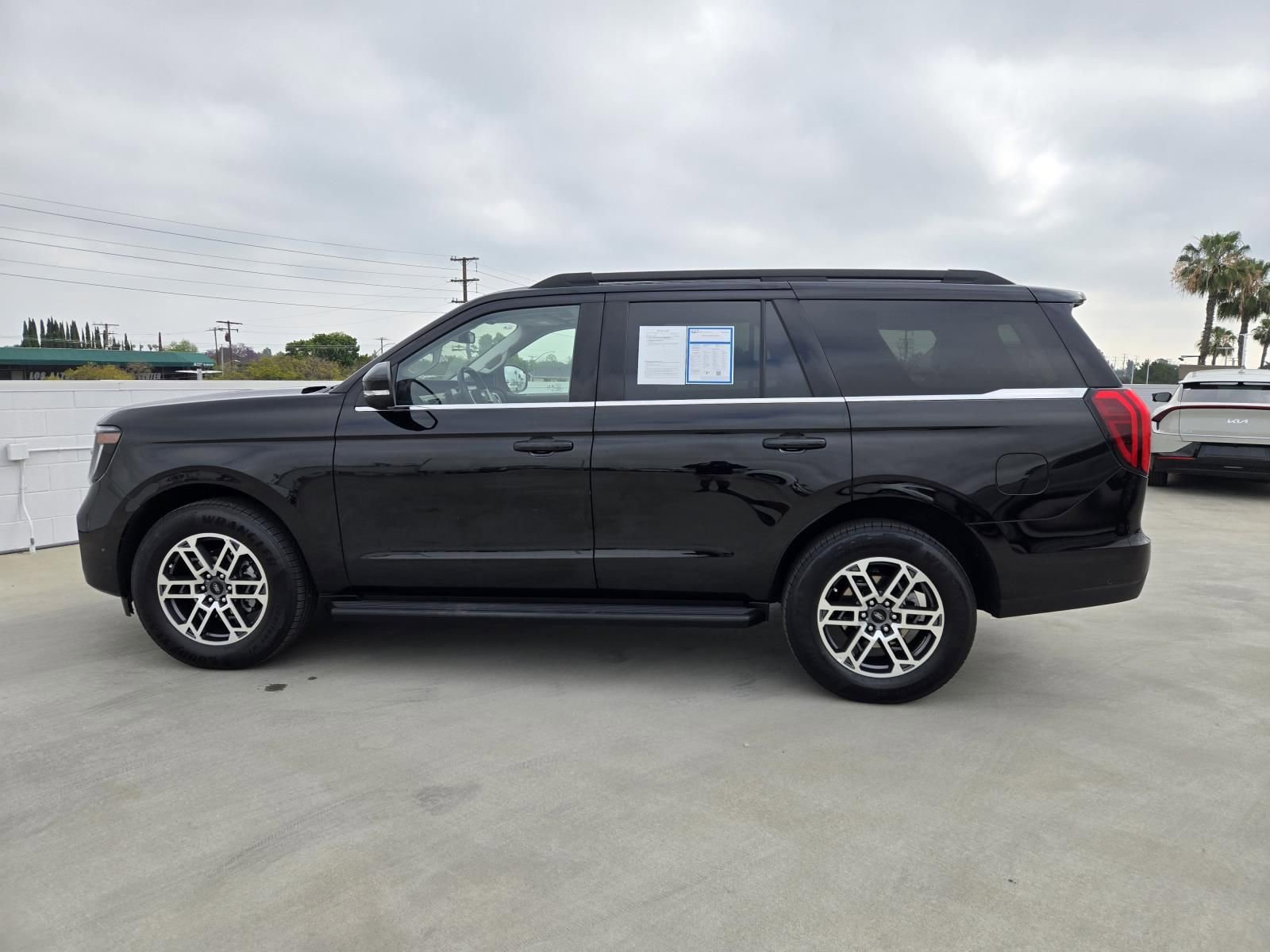 Used 2025 Ford Expedition Active image 7