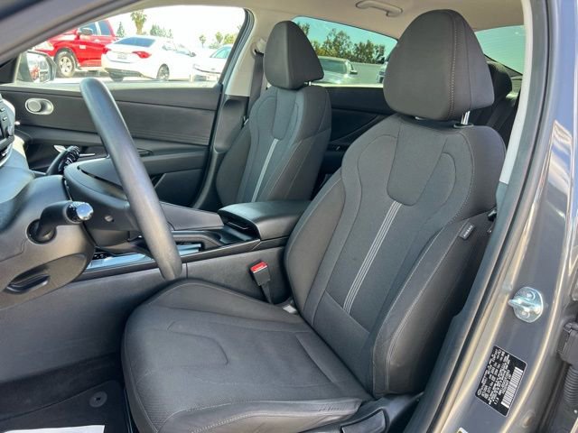 Used 2025 Hyundai Elantra SE image 12