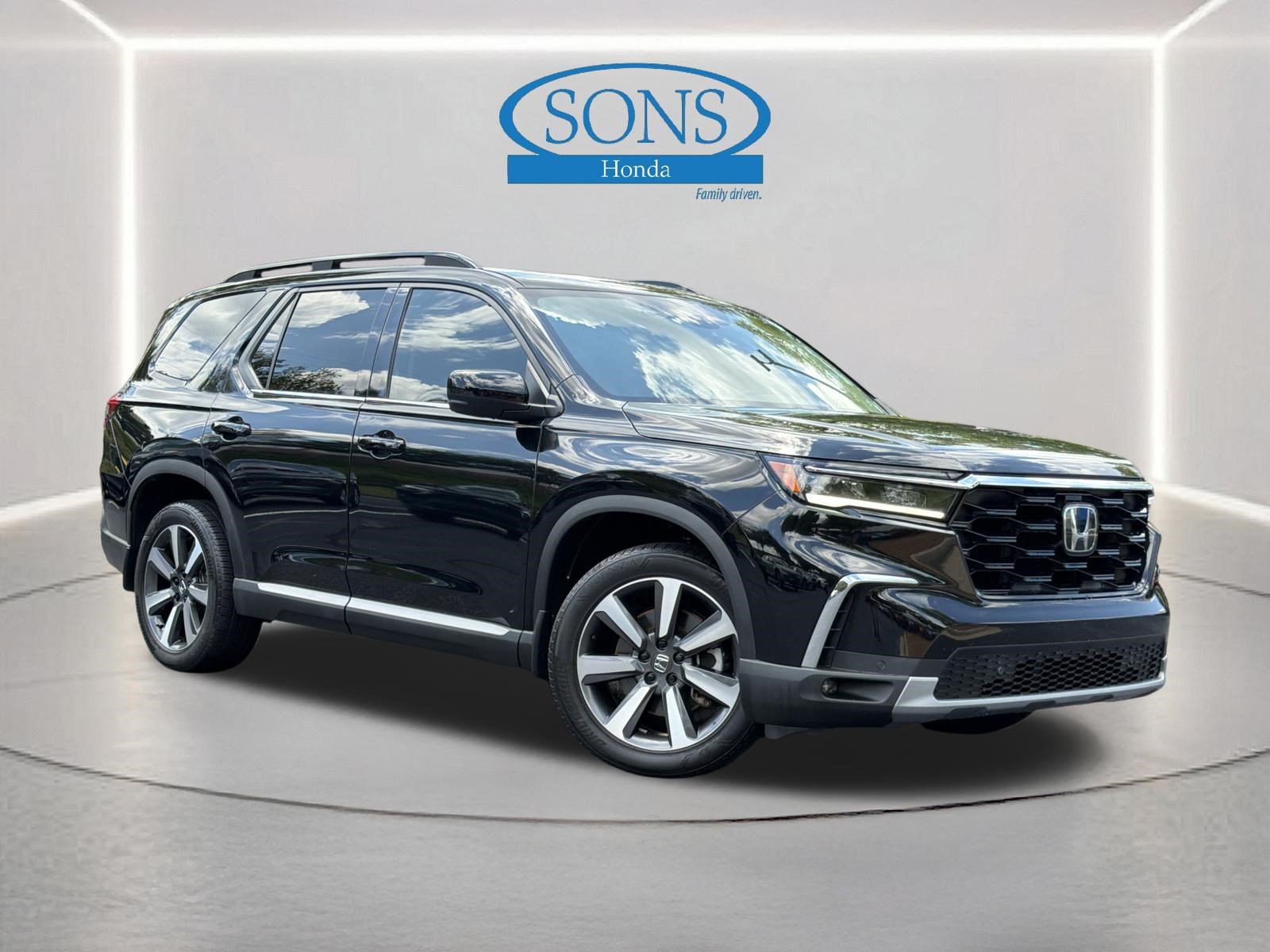 Used 2023 Honda Pilot Touring video 1