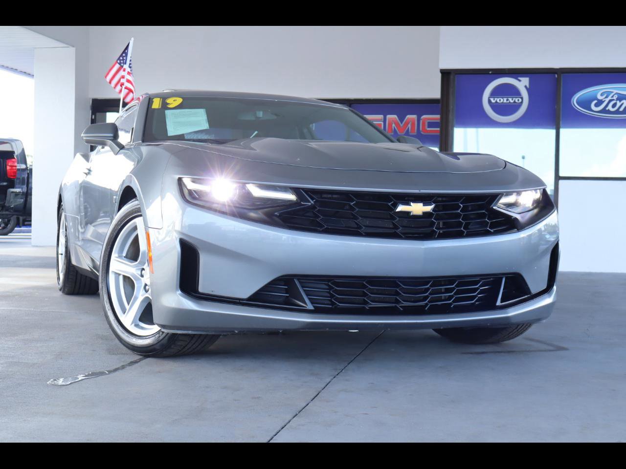 Used 2019 Chevrolet Camaro LT w/ Technology Package RWD image 1