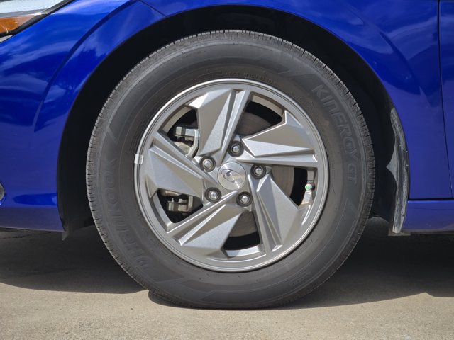 Certified 2026 Hyundai Elantra SE FWD image 11