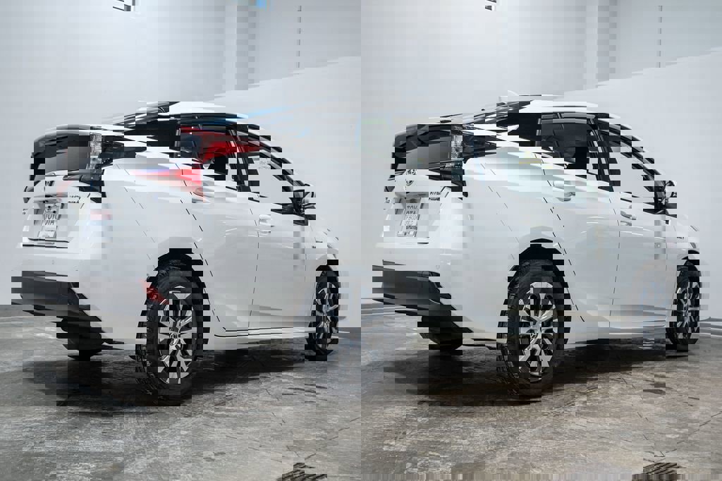 Used 2020 Toyota Prius LE image 7