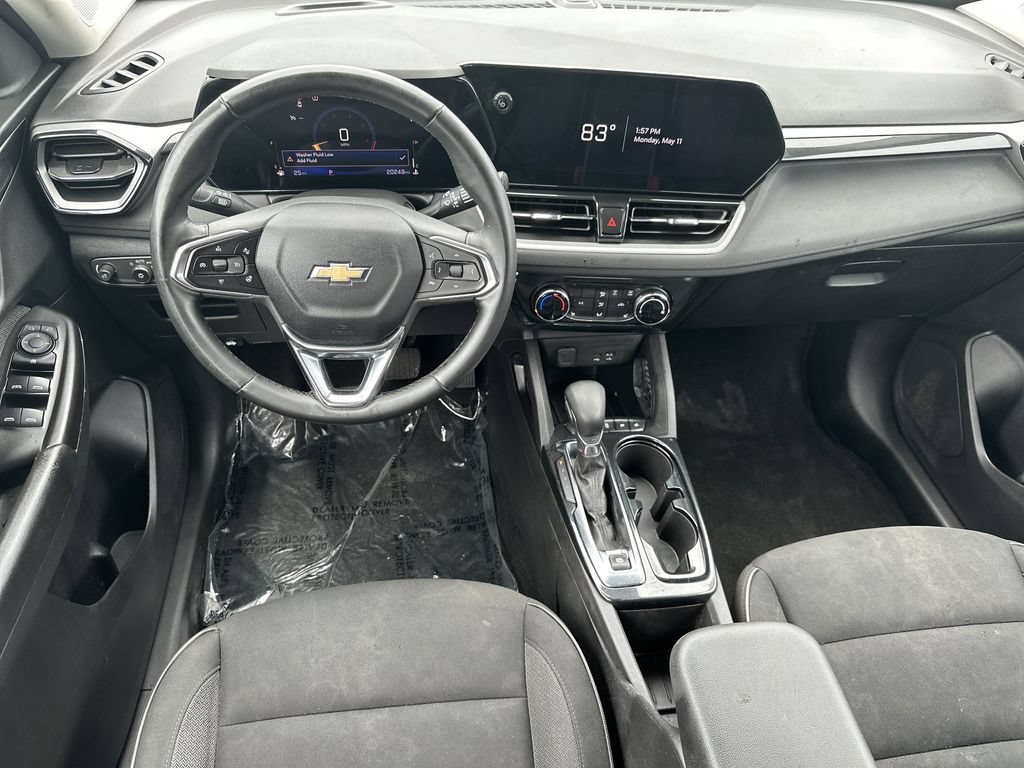 Used 2026 Chevrolet TrailBlazer LT w/ LT Cold Weather Package FWD image 15