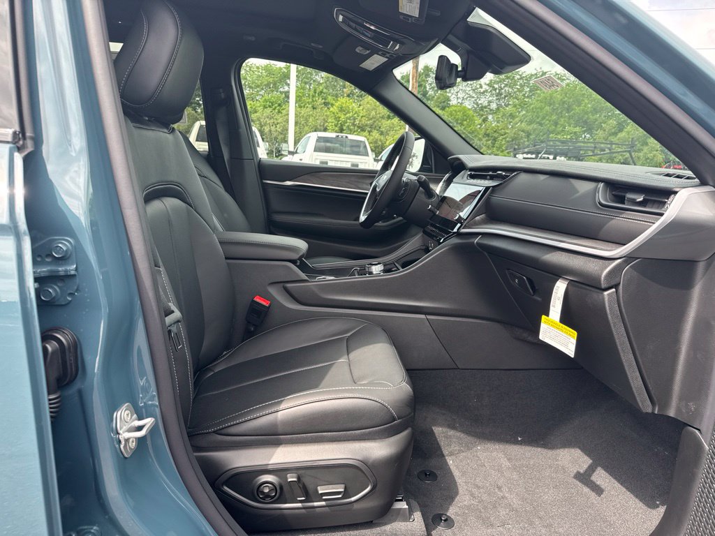 New 2026 Jeep Grand Cherokee Limited AWD/4WD image 6