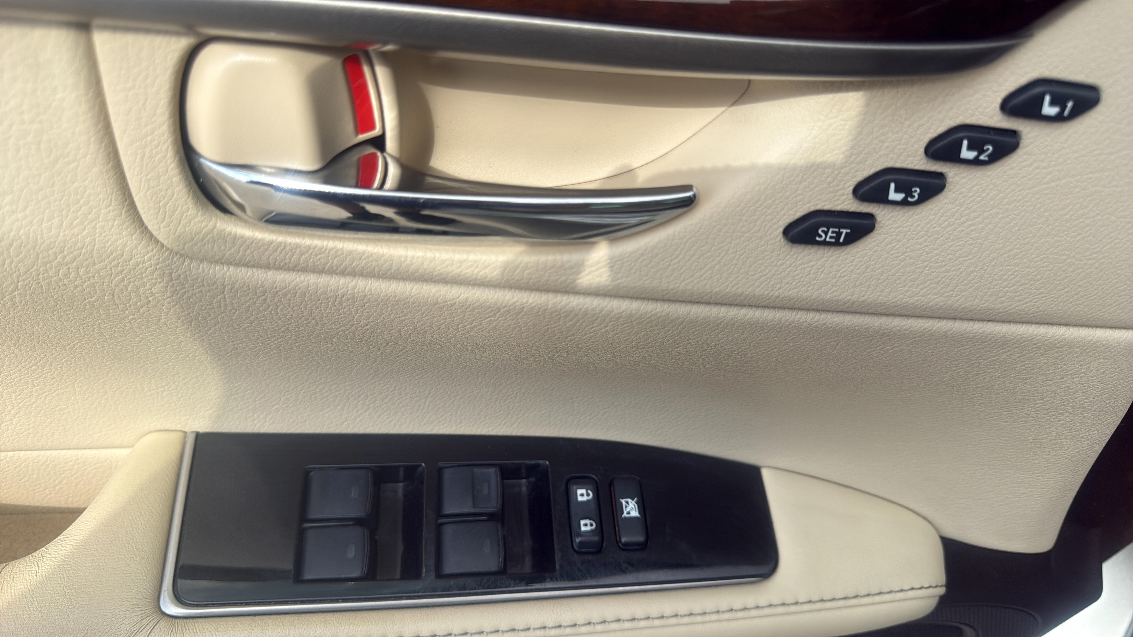 Used 2016 Lexus ES 350 w/ Luxury Package w/Wood Trim FWD image 14