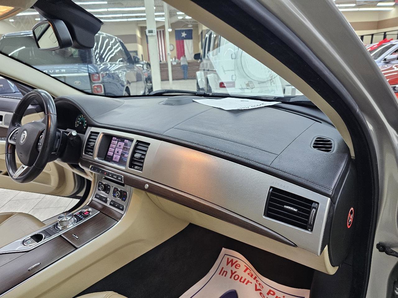 Used 2013 Jaguar XF image 21