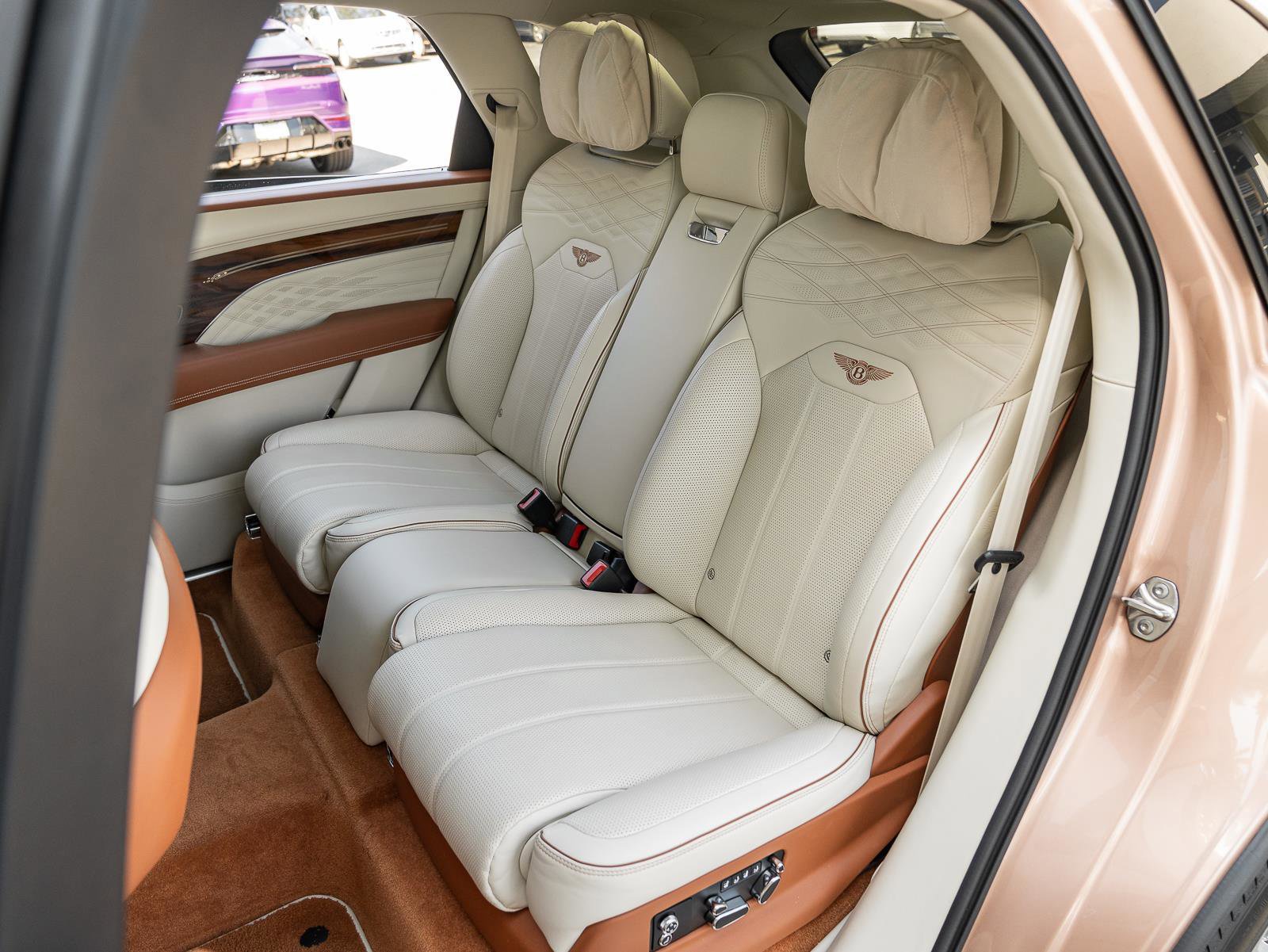 Used 2023 Bentley Bentayga Extended Wheelbase image 16