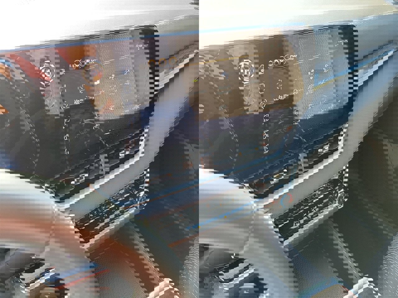 Used 2025 Chevrolet Equinox LT image 22