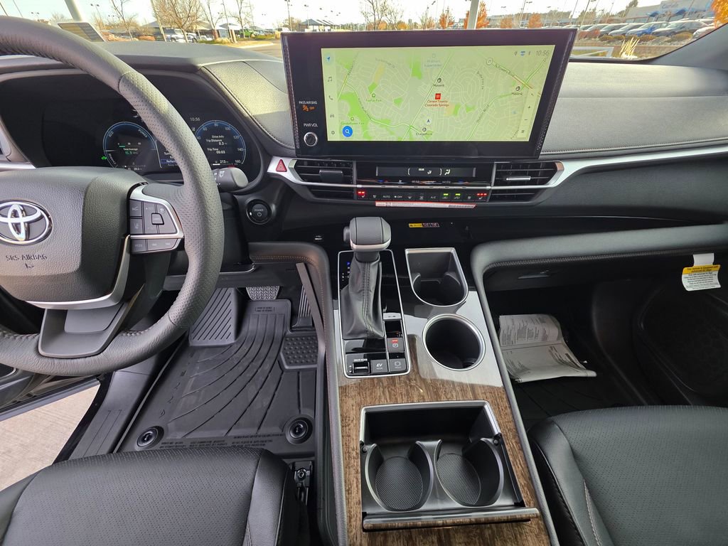 Used 2025 Toyota Sienna Platinum image 17
