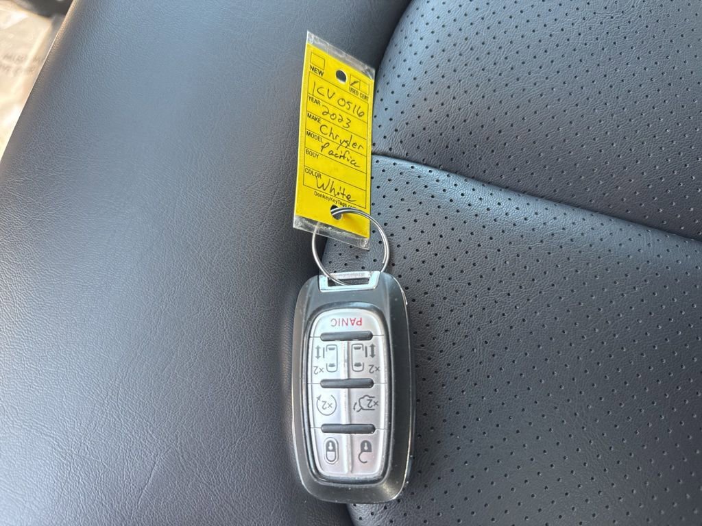 Used 2023 Chrysler Pacifica Touring-L FWD image 36