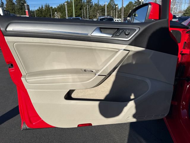 Used 2015 Volkswagen Golf S image 15