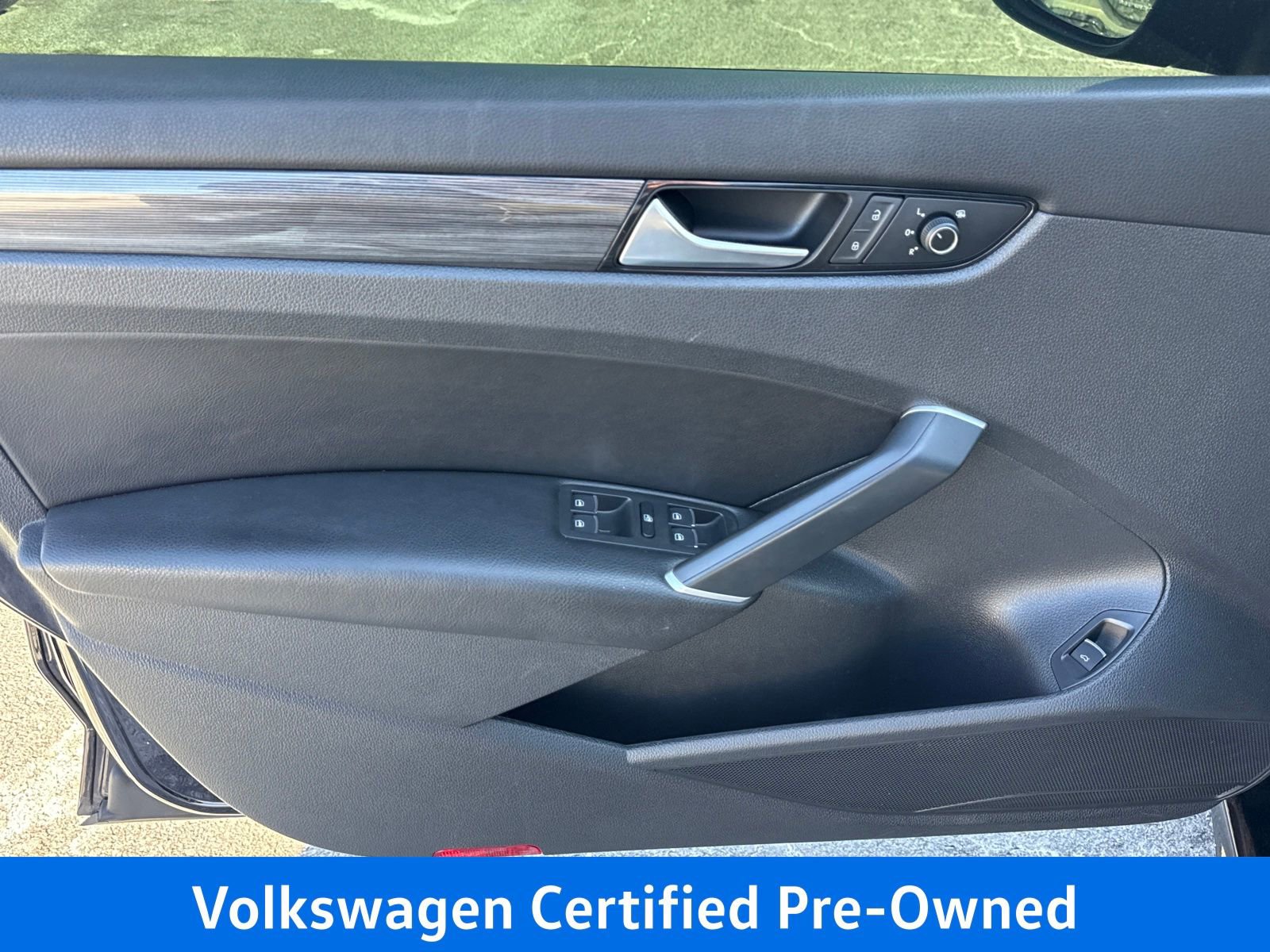 Certified 2022 Volkswagen Passat 2.0T R-Line FWD image 8