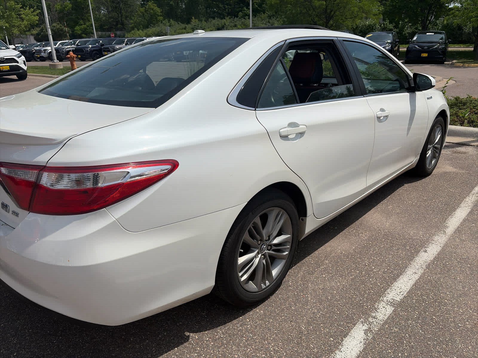 Used 2015 Toyota Camry SE w/ Moonroof Package FWD image 7