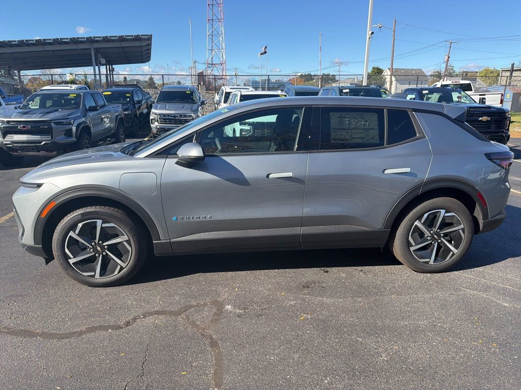 New 2026 Chevrolet Equinox EV LT image 3