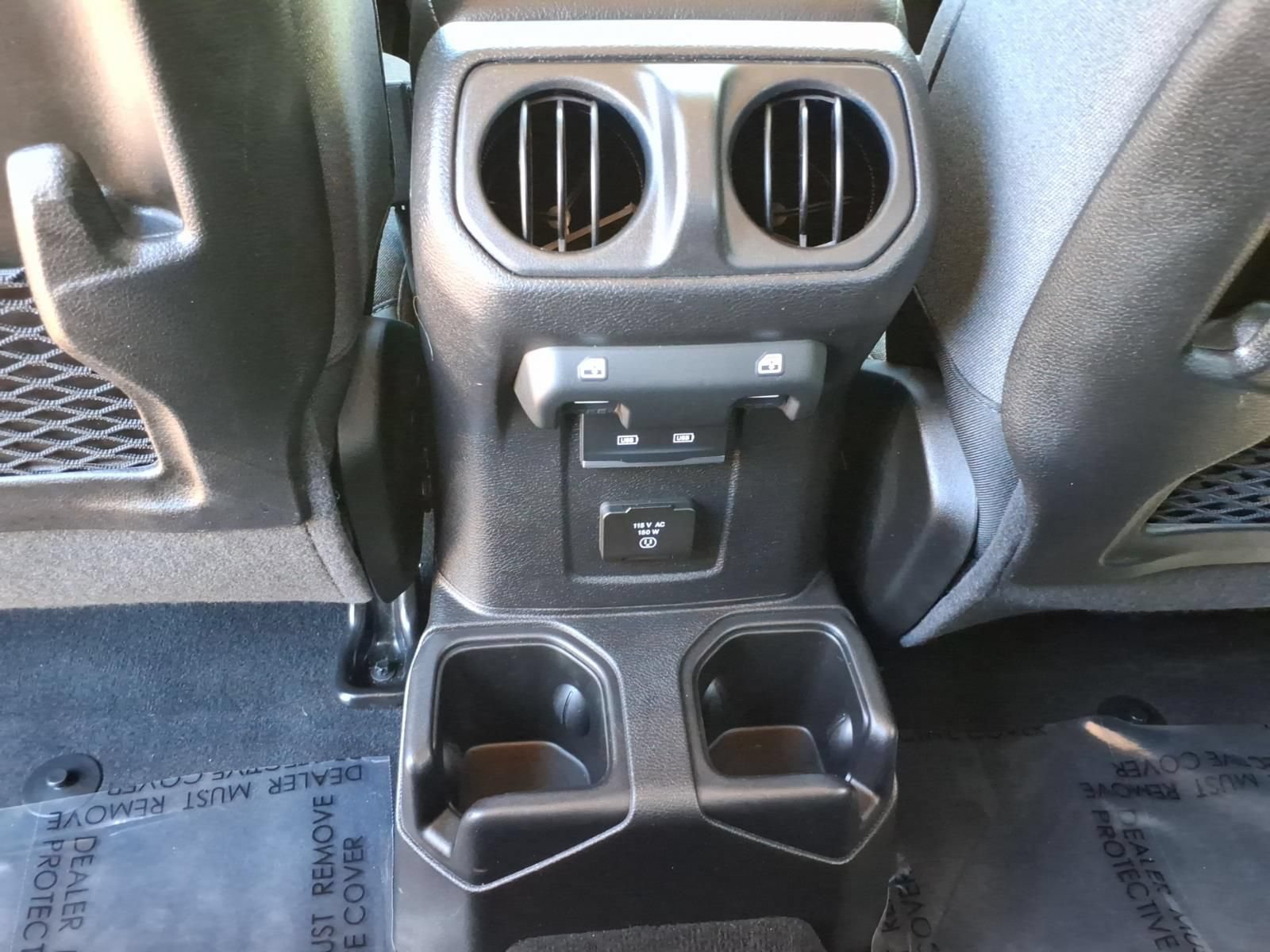 Used 2025 Jeep Wrangler Unlimited Rubicon AWD/4WD image 17