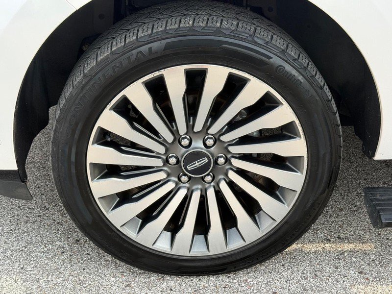 Used 2018 Lincoln Navigator L Reserve w/ Technology Package AWD/4WD image 25
