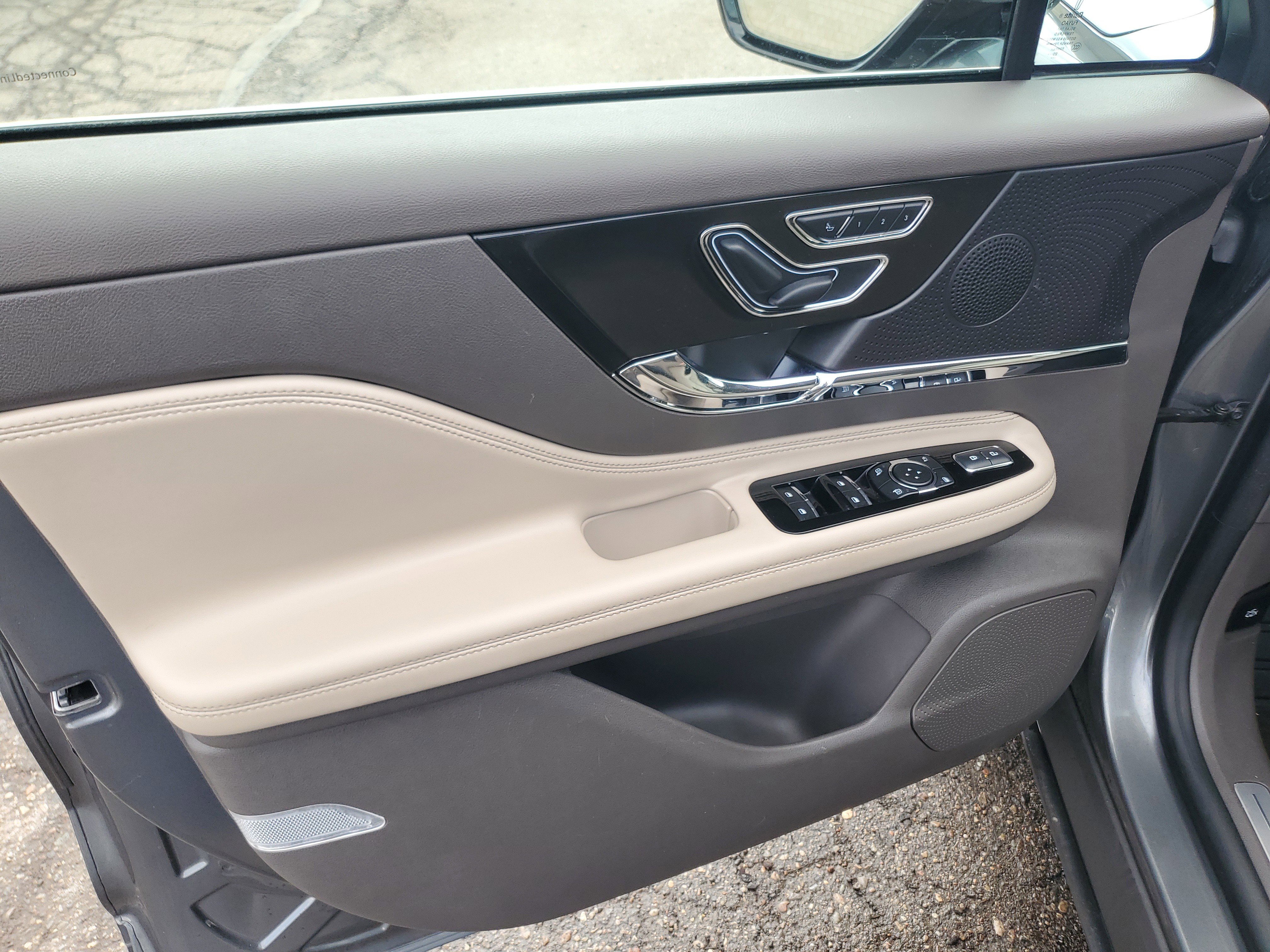 Certified 2024 Lincoln Corsair AWD w/ Equipment Group 101A image 10