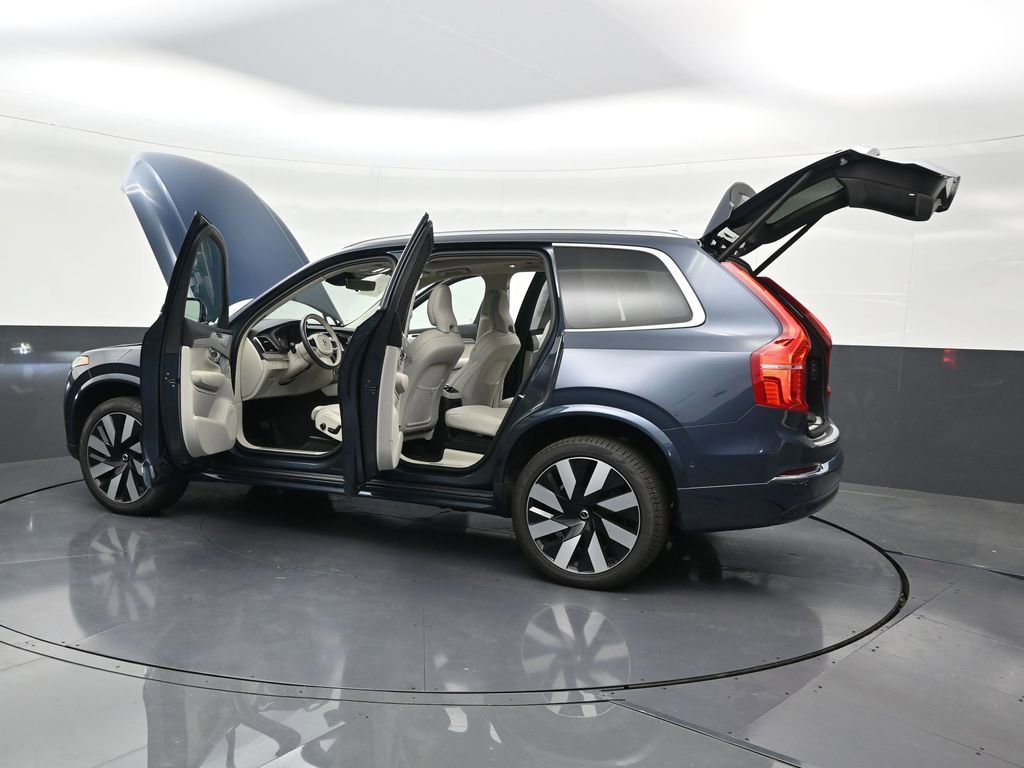 Used 2025 Volvo XC90 T8 Ultra w/ Lounge Package image 33