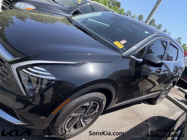 Used 2025 Kia Sportage LX image 1