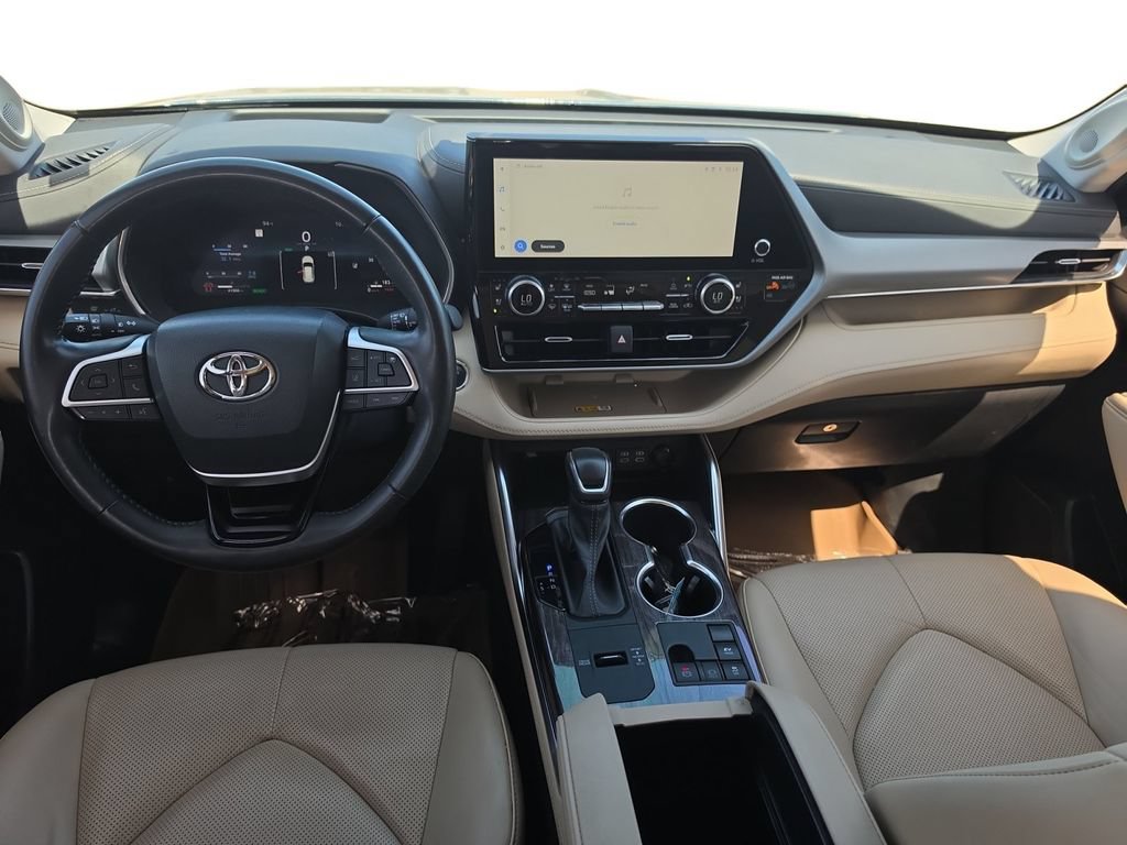 Used 2023 Toyota Highlander Platinum FWD image 13