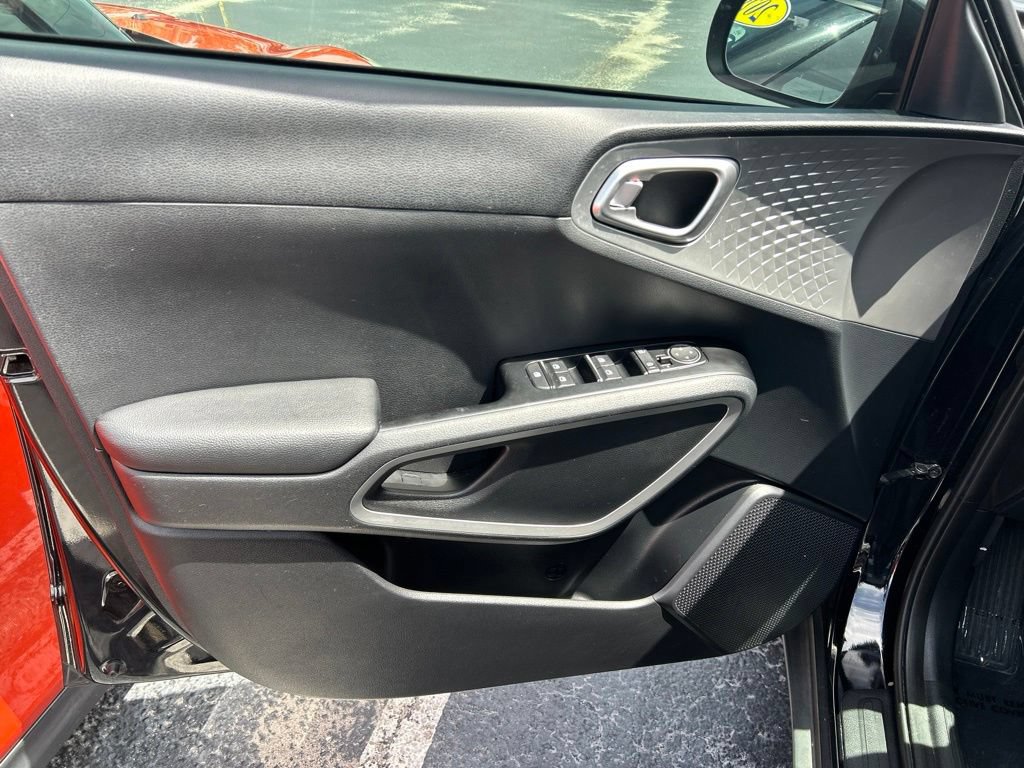 Used 2020 Kia Soul LX FWD image 17