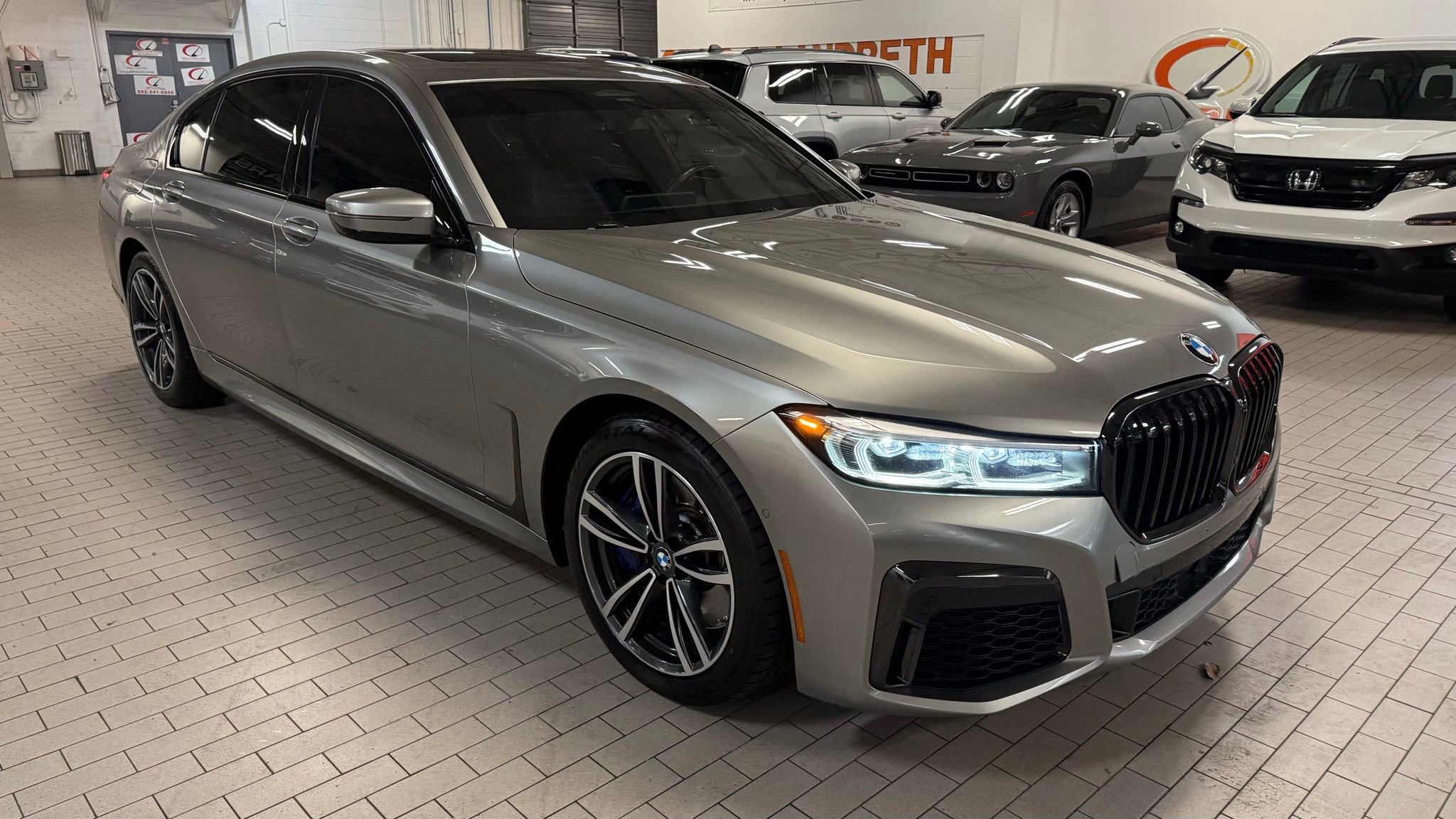 Used 2021 BMW 750i xDrive w/ Executive Package image 4