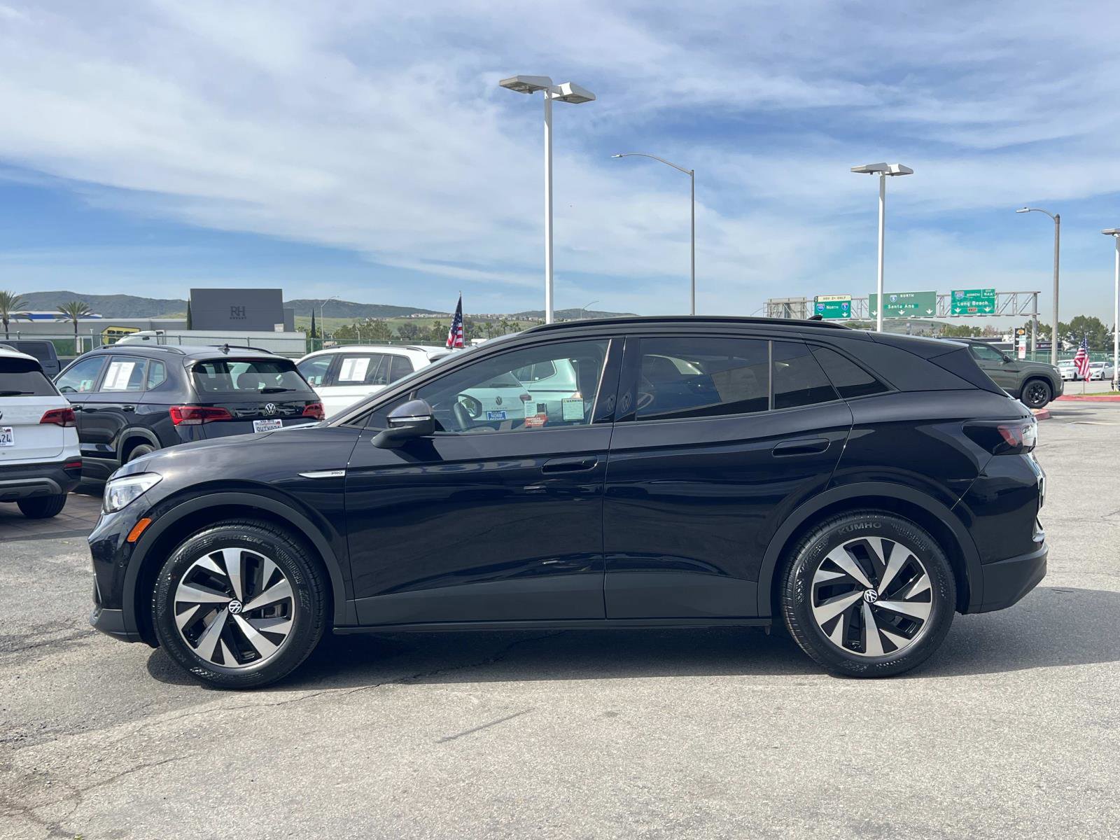 Used 2023 Volkswagen ID.4 Pro image 2