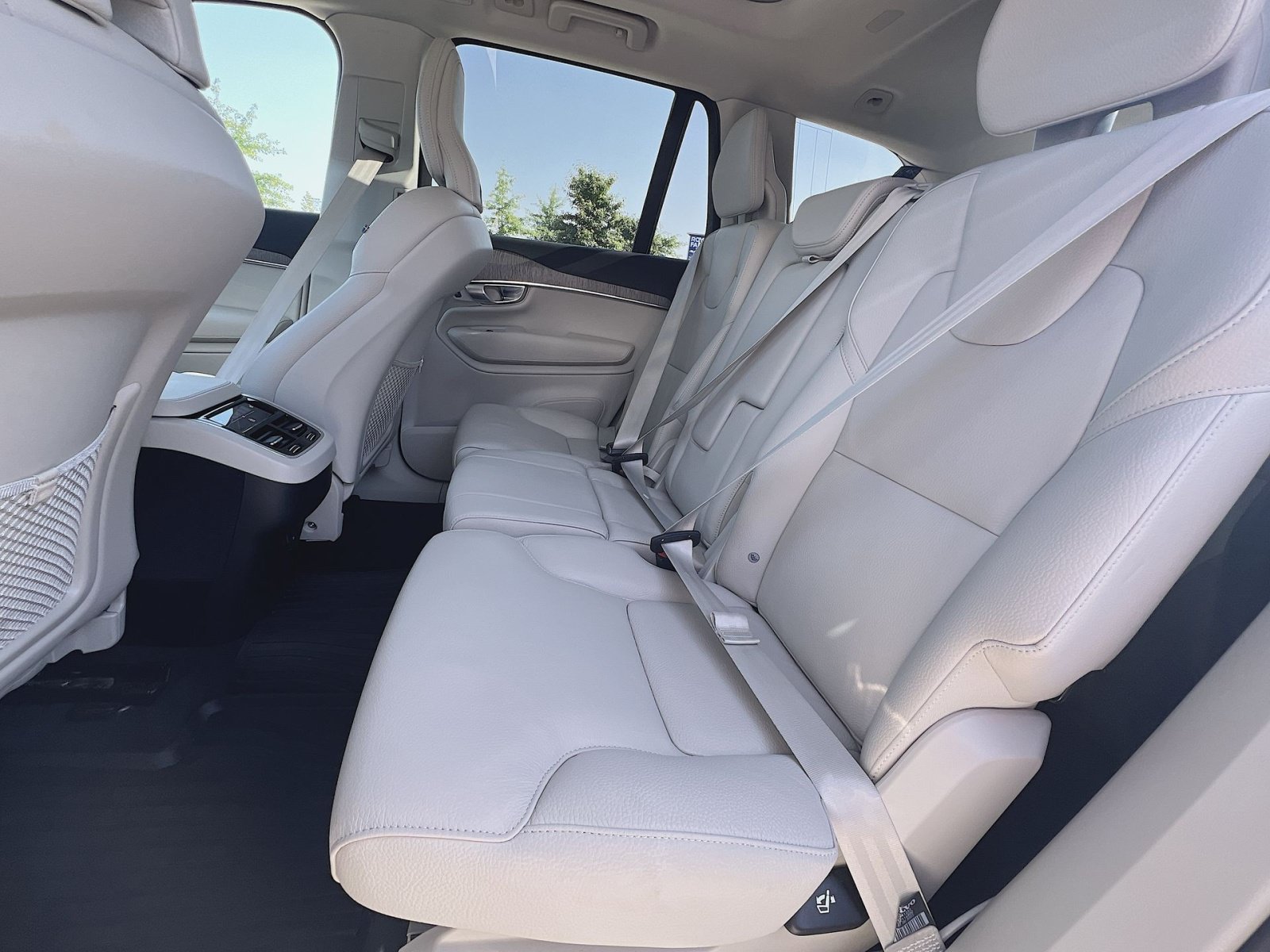 Certified 2024 Volvo XC90 B6 Plus w/ Protection Package Premier AWD/4WD image 25