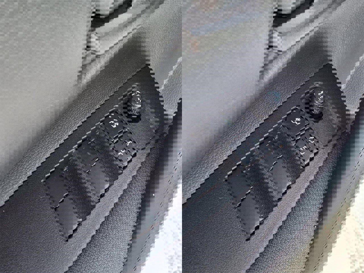 Used 2025 Toyota Corolla LE image 13