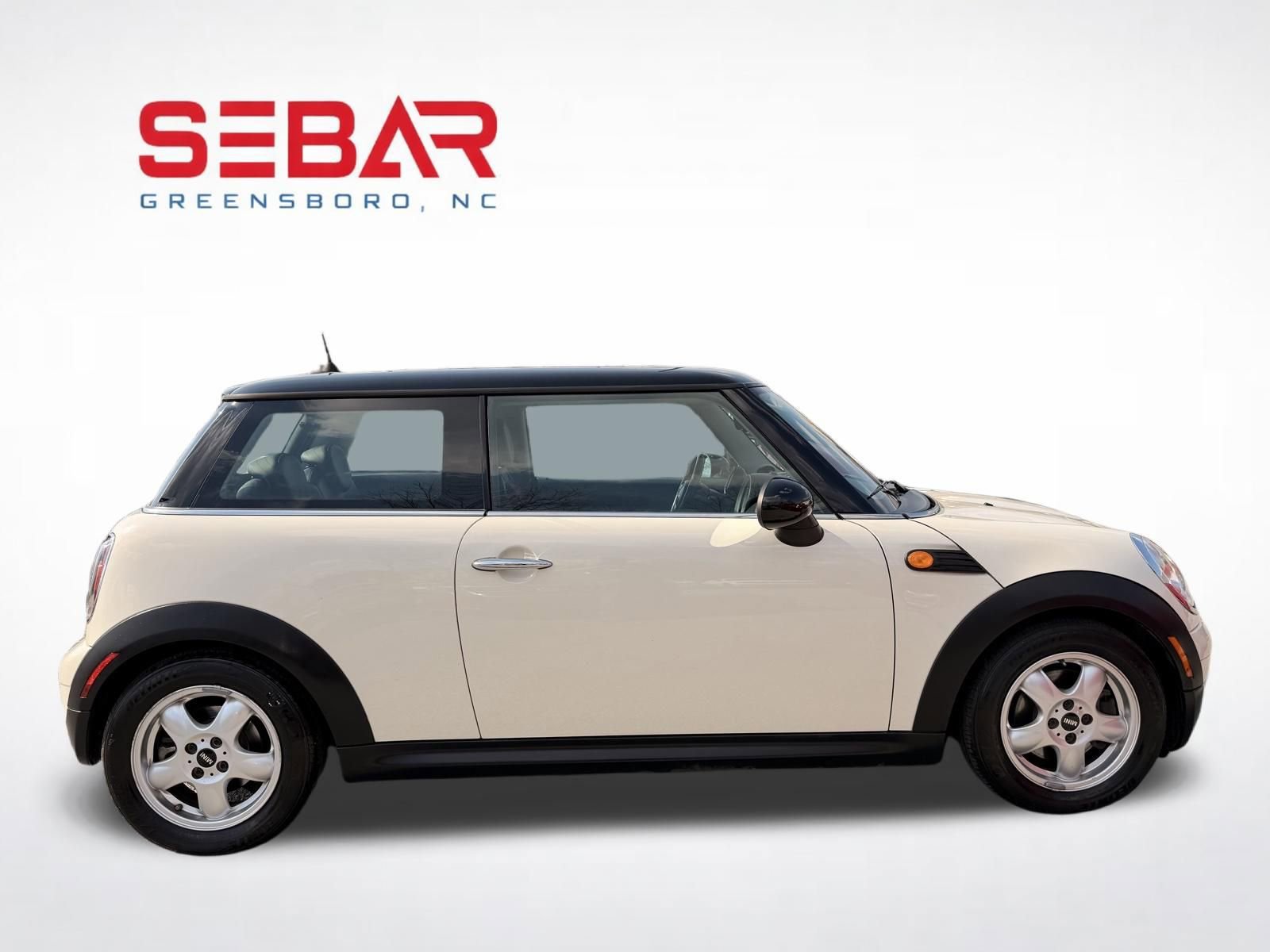 Used 2010 MINI Cooper Hardtop image 6