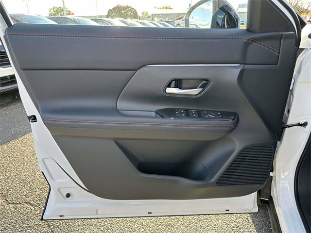 New 2026 Nissan Kicks SR image 14