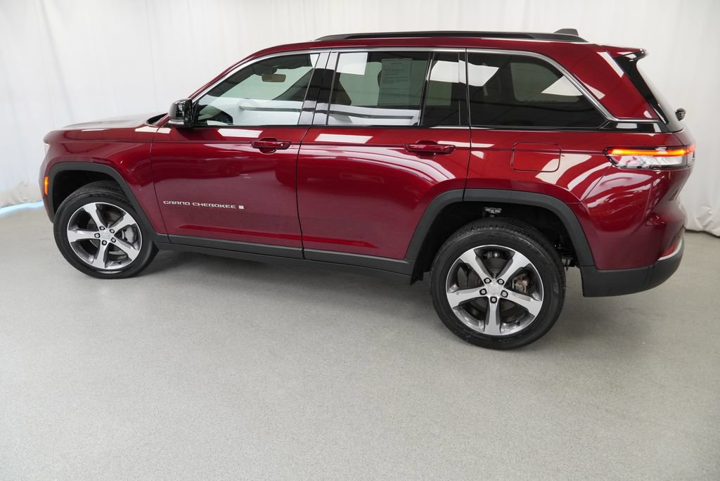Certified 2025 Jeep Grand Cherokee Limited AWD/4WD image 15