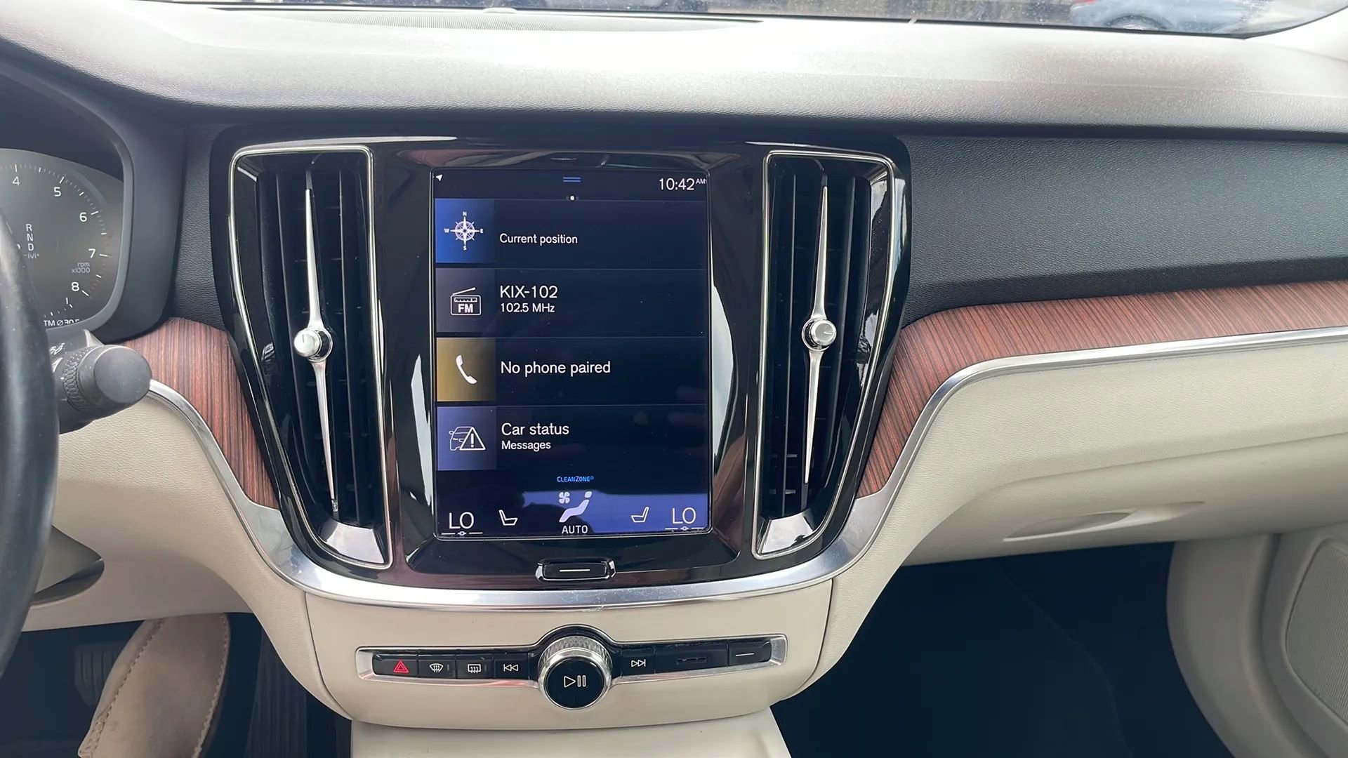 Used 2022 Volvo S60 B5 Momentum w/ Premium Package image 15