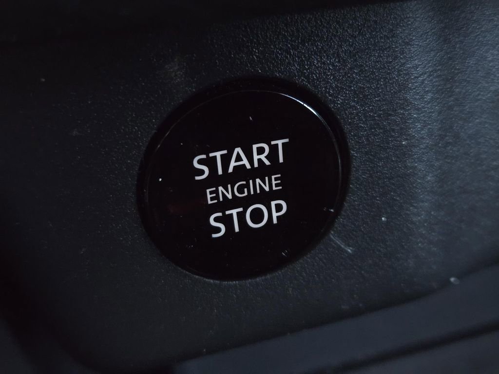 Used 2025 Nissan Rogue S image 27