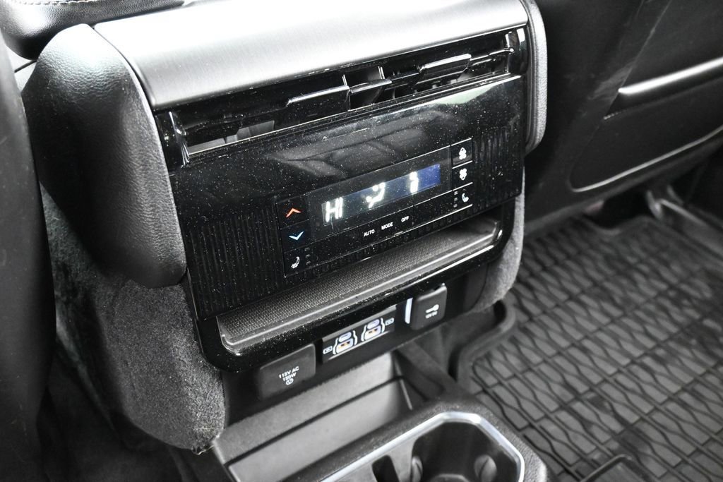 Used 2023 Jeep Wagoneer Series II AWD/4WD image 16
