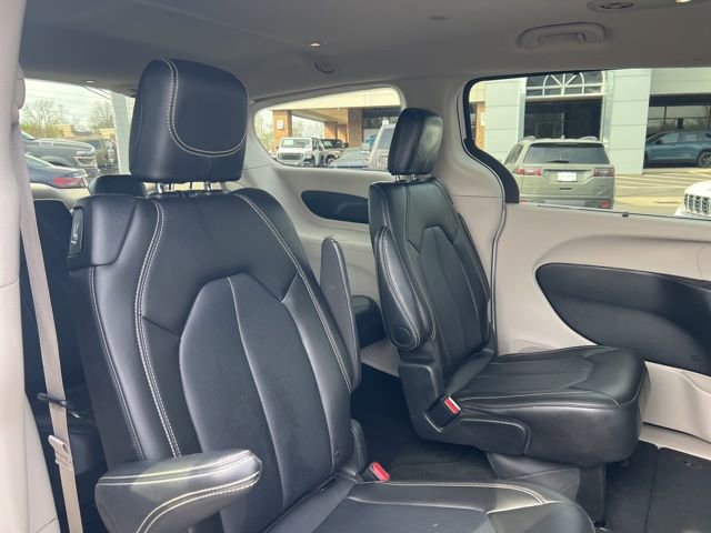 Used 2024 Chrysler Pacifica Touring-L FWD image 25