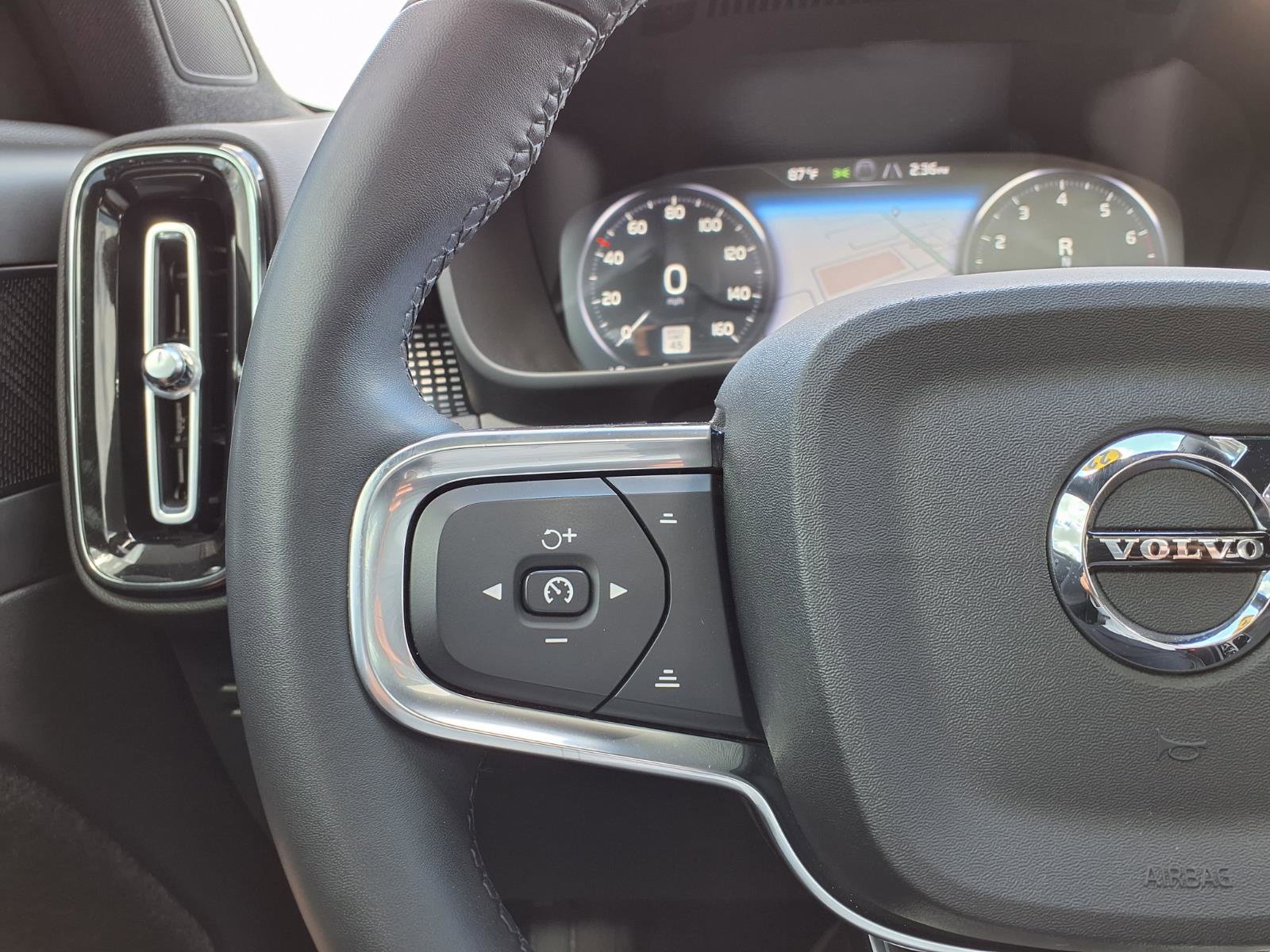 Used 2022 Volvo XC40 T5 R-Design w/ Advanced Package image 31