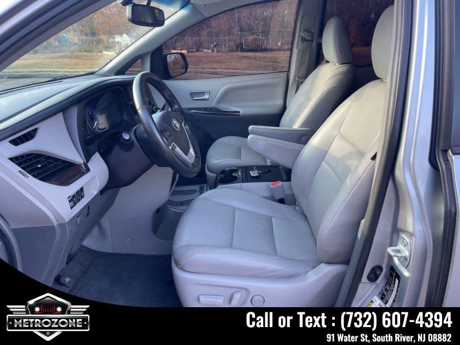 Used 2016 Toyota Sienna AWD image 13