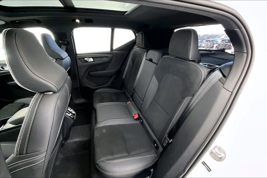 Certified 2025 Volvo XC40 B5 Plus image 35