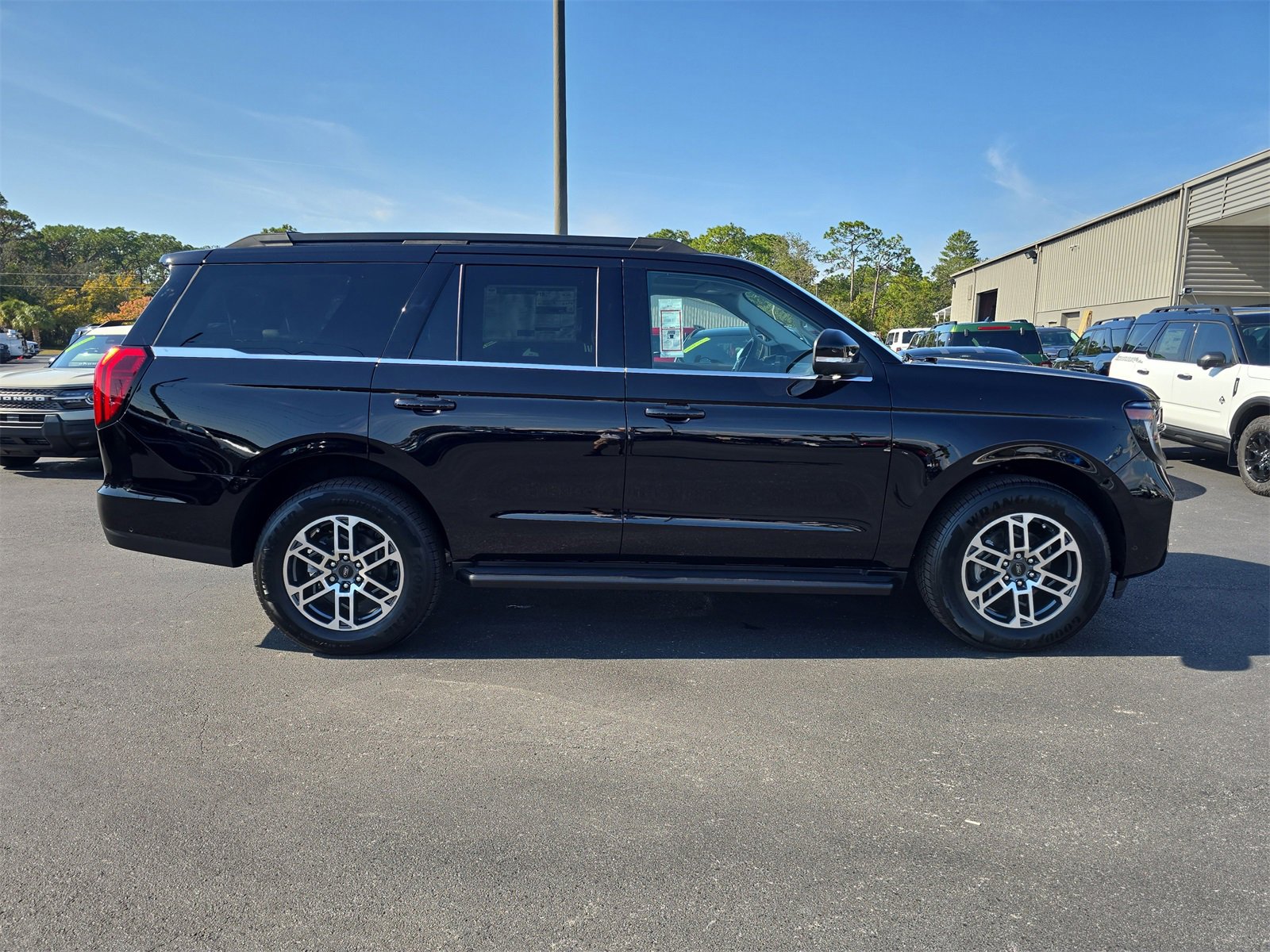 New 2025 Ford Expedition Active image 3